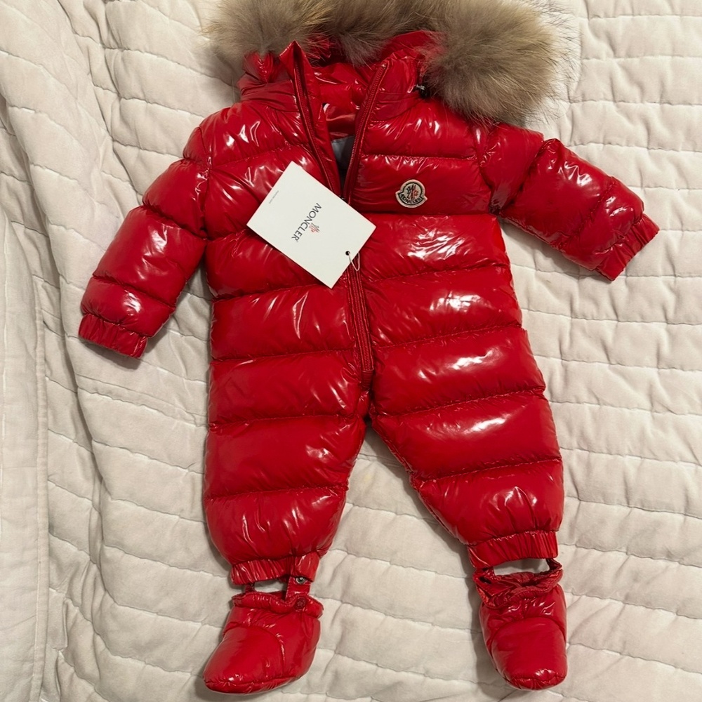 Moncler Baby Glossy Down Snowsuit w/ Fur Trim & Booties – Red – Size 3 – Authent